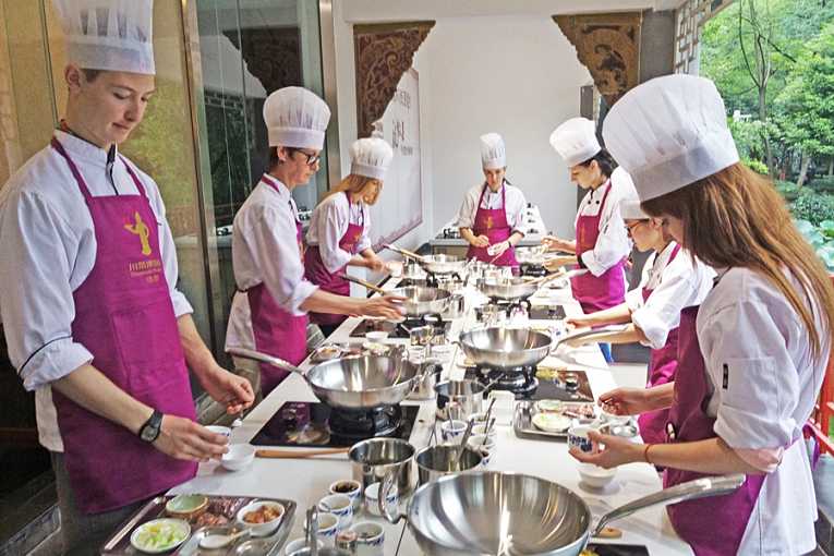 Half-day Tour to Sichuan Cuision Museum and cooking course